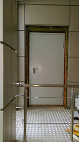 Противопожарная дверь белого цвета EI60