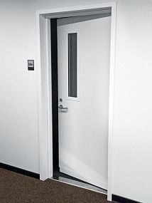 Противопожарная алюминиевая дверь с остеклением 20%