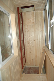 Огнеупорный люк деревянный на балкон