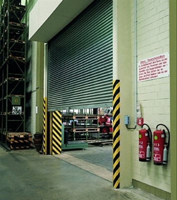 Противопожарные рулонные серые ворота на складе