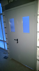 Двустворчатая дверь с прямоугольным остеклением EI 60