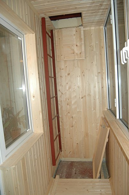 Огнеупорный люк деревянный на балкон