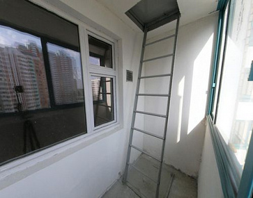 Противопожарный люк серый на балкон