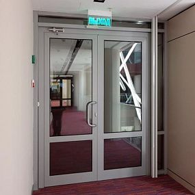 Противопожарная двупольная алюминиевая дверь для административного помещения