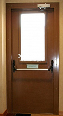 Противопожарная дверь EI 30 с антипаникой и стеклом