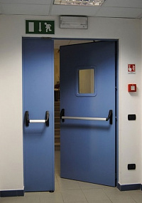 Противопожарная дверь без порога синяя для больницы
