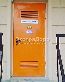 Огнеупорная одностворчатая дверь с вентиляционной решеткой ДГ