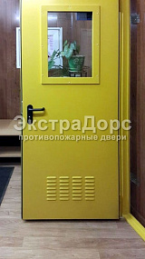 Желтая огнеупорная дверь с остеклением-01