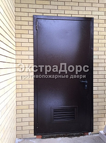 Однопольная дверь для частного дома с вентиляционной решеткой
